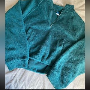 Woman’s old navy crop sweater